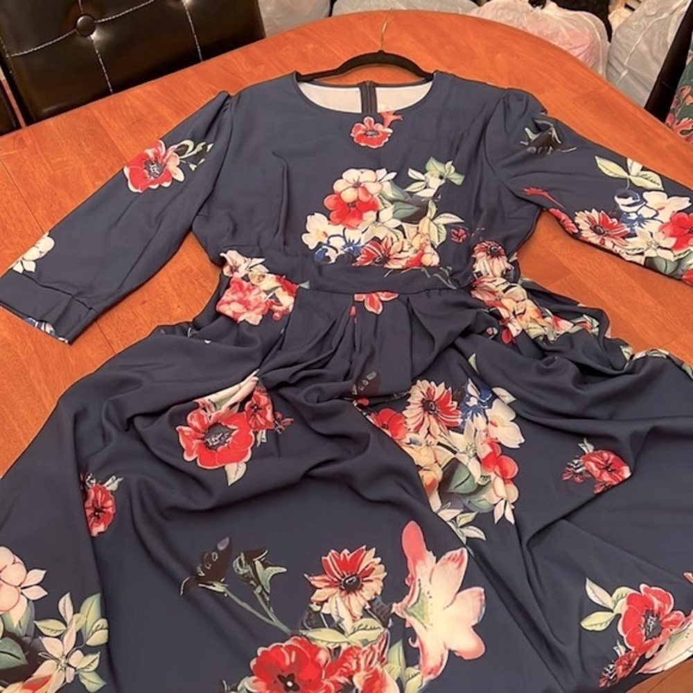 NEW: Floral Dress Midi Evening Dress w 3/4 Sleeves. XXL